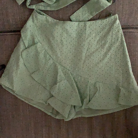 Two piece set - Picture 3 of 3